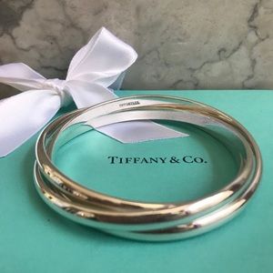 Deals for Tiffany Interlocking Bracelet 